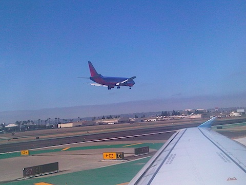 Plane landing at San Diego.jpg