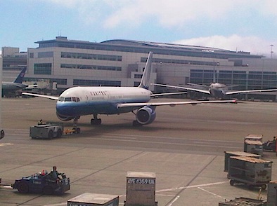 United 757 pushback.jpg