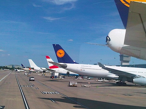 Lufthansa 747 - A330 - Austrian 767.jpg