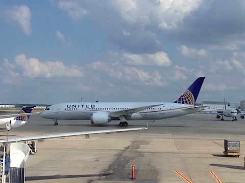 United 787 taxiing at IAH.jpg